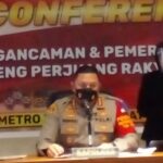 KPP (35) sebagai tersangka yang merupakan Ketua DPP LSM TAMPERAK mendatangi