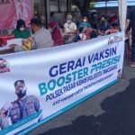 Masyarakat Mendapatkan Vaksin Booster di Gerai Vaksin Presisi Polsek Pasar Kemis Polresta Tangerang