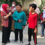 SISWA SDN PEKAYON VIII SAMBUT MERIAH KEHADIRAN PlT. KETUA TP PKK