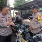 KAPOLSEK PASAR KEMIS POLRESTA TANGERANG  CEK RANMOR DINAS DAN SENPI SERTA KELENGKAPAN DIRI PERSONIL.