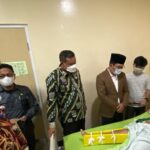 PLT WALI KOTA BEKASI DAMPINGI GUBERNUR JAWA BARAT DATANGI KELUARGA KORBAN KECELAKAAN