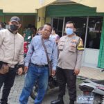 Anggota Bhabinkamtibmas Polsek Pasar Kemis dan anggota Intel Lakukan Pengamanan Kegiatan di Gereja, Berikan Rasa Aman dan Nyaman Saat Ibadah Minggu Pagi