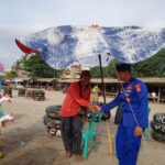 Waspada Menjaga Keselamatan, Personel Ditpolairud Polda Banten Giat Rutin Sambang Kepada Pengunjung Pantai Wisata Anyer