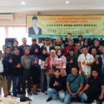 ANGGOTA DPRD KOTA BEKASI BAPAK YOGI KURNIAWAN DARI FRAKSI GOLKAR, AKAN MEMBANTU MENGAWAL ASPIRASI DARI WARGA BEKASI.