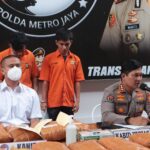 Ditresnarkoba Polda Metro Jaya, berhasil menangkap kurir narkoba jenis ganja 112 KG jaringan Sumatera dan Jawa.