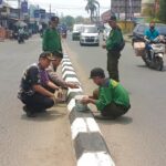 Kasi Tramtib Kelurahan Kutabumi Inisiasi Kerja Bakti Bersama Bhabinkamtibmas dan Warga