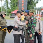 Kapolri Beri Penghargaan Pin Emas Kepada Prajurit TNI dan Anggota Polri yang tergabung dalam Satgas Operasi Damai Cartenz 2023